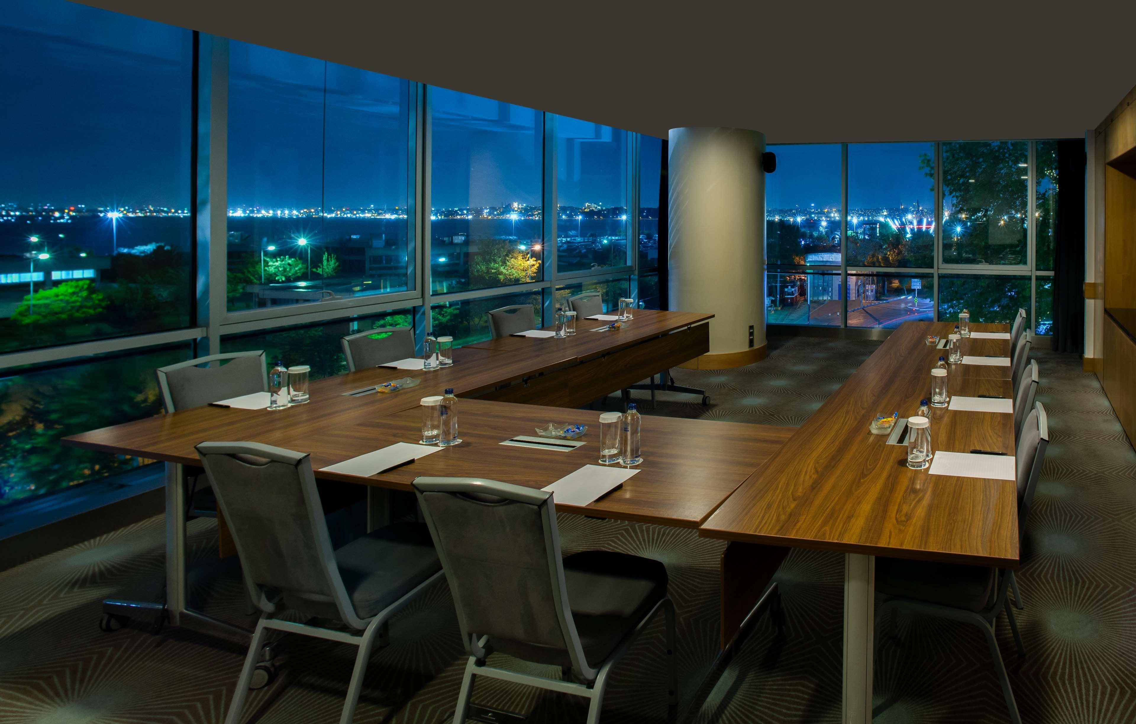 Doubletree By Hilton Istanbul - Moda Exterior foto Meeting room at the Westin Mumbai International
