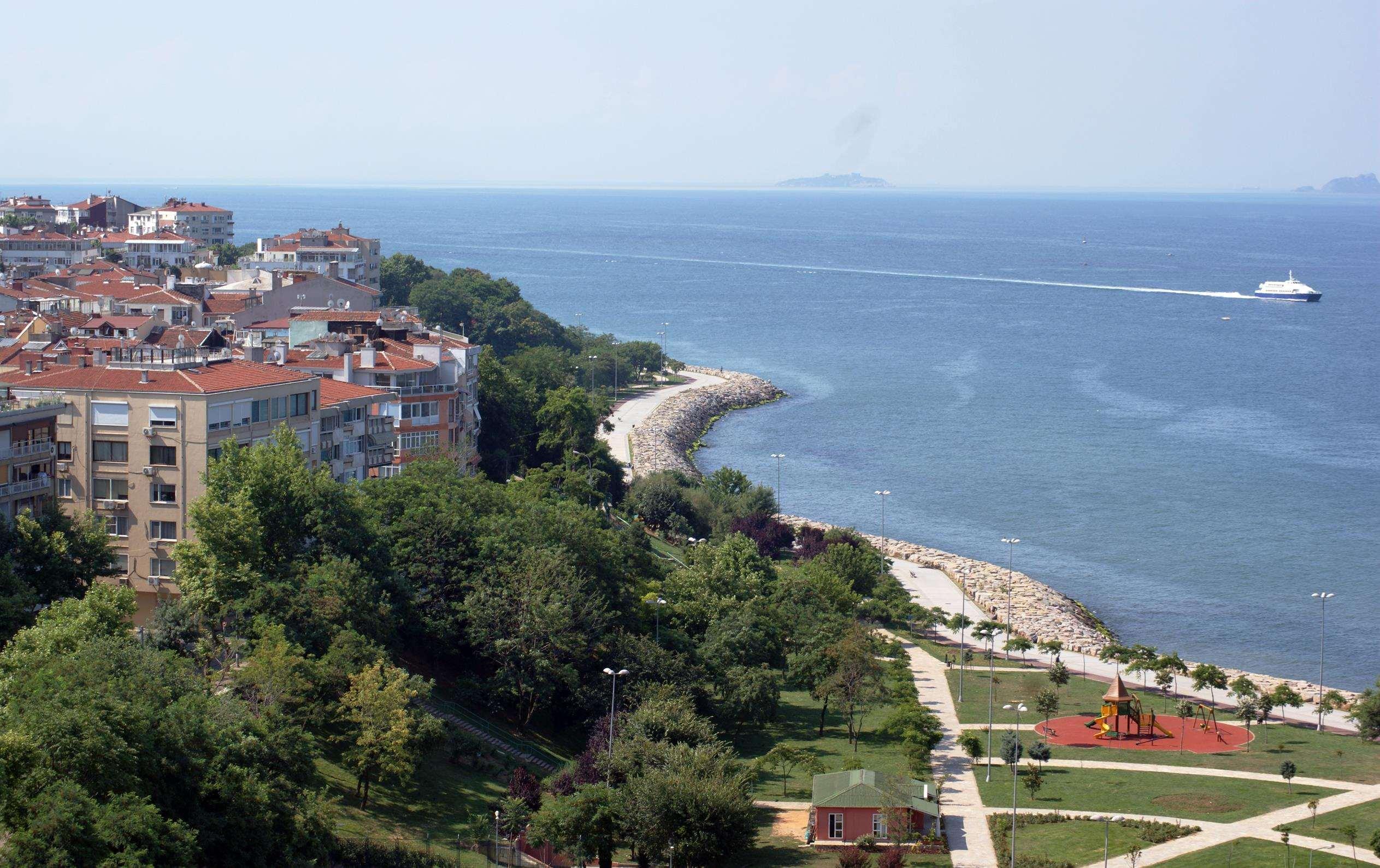 Doubletree By Hilton Istanbul - Moda Exterior foto View of the town