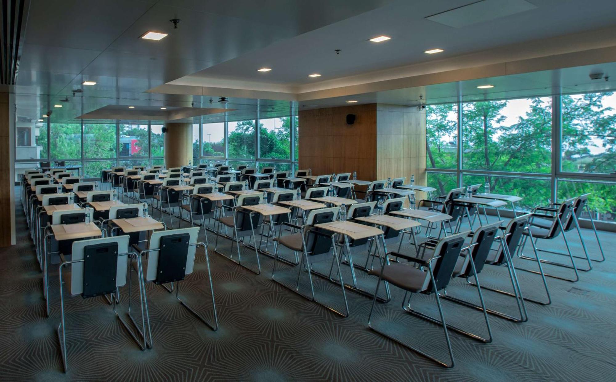 Doubletree By Hilton Istanbul - Moda Exterior foto The interior of the library
