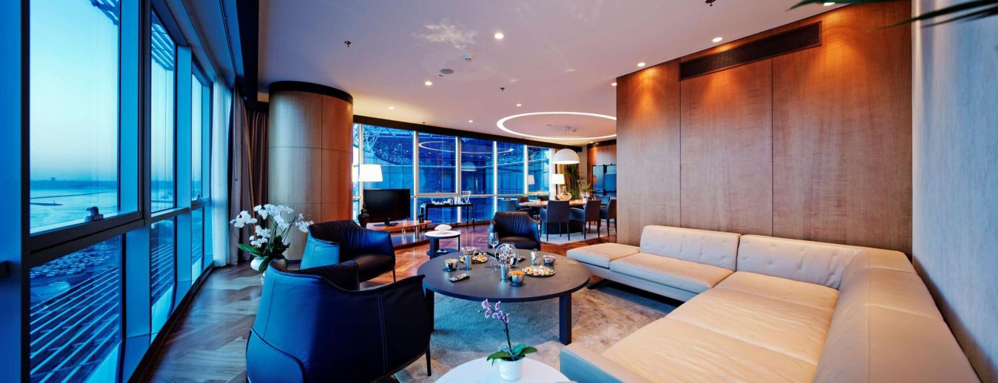 Doubletree By Hilton Istanbul - Moda Exterior foto The interior of the club