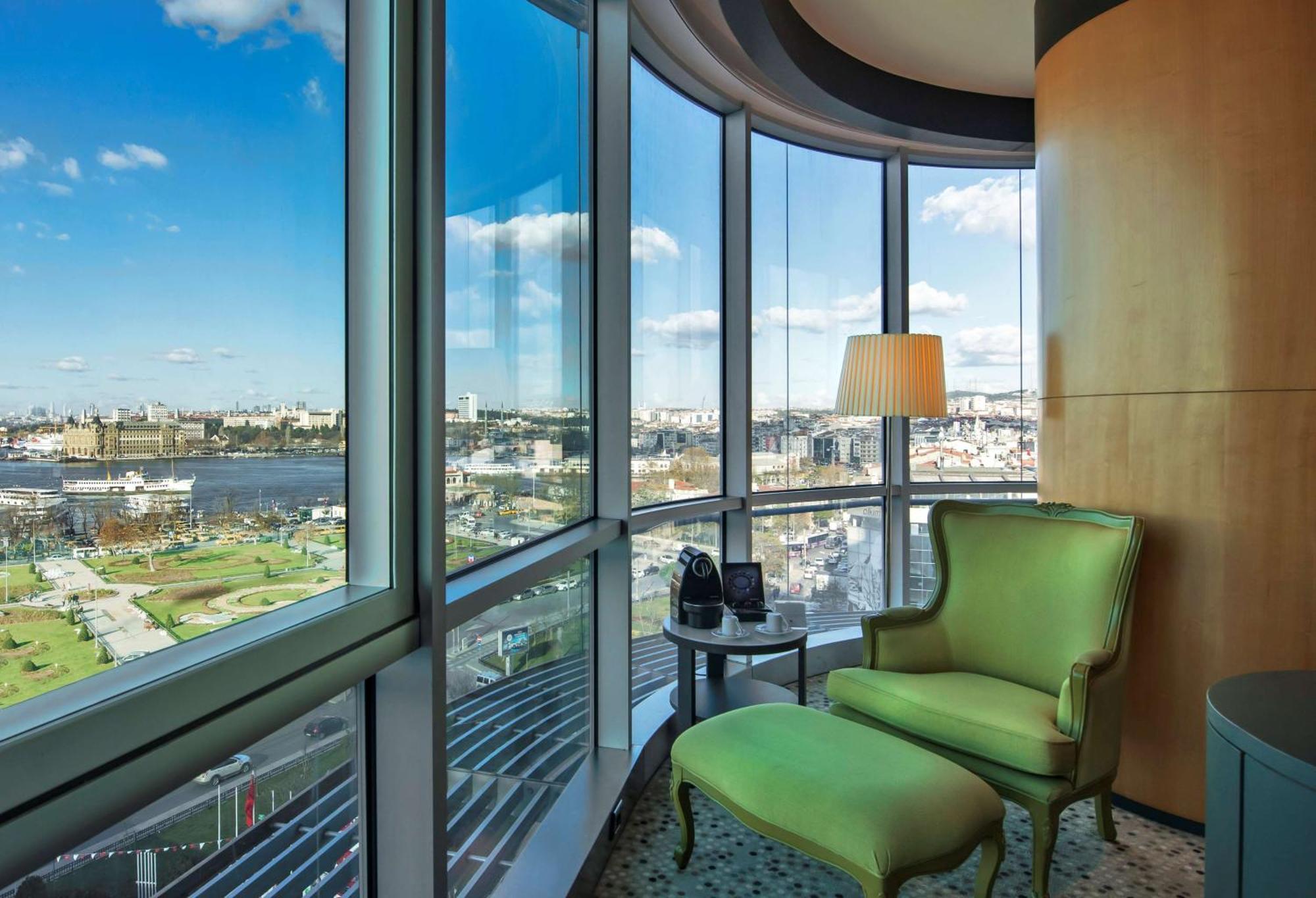 Doubletree By Hilton Istanbul - Moda Exterior foto A view from a suite at the Four Seasons Hotel