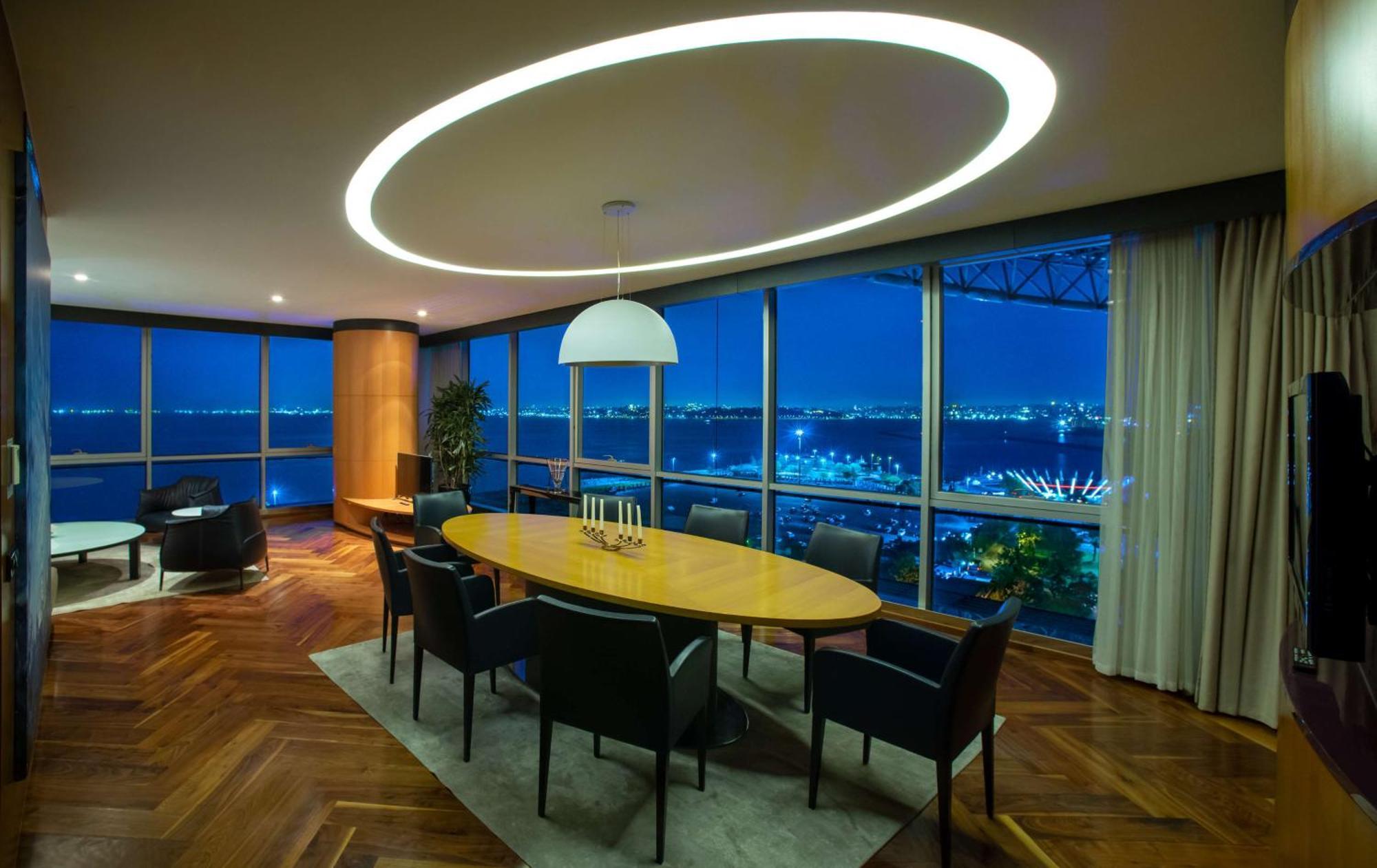 Doubletree By Hilton Istanbul - Moda Exterior foto A dining room in a penthouse apartment