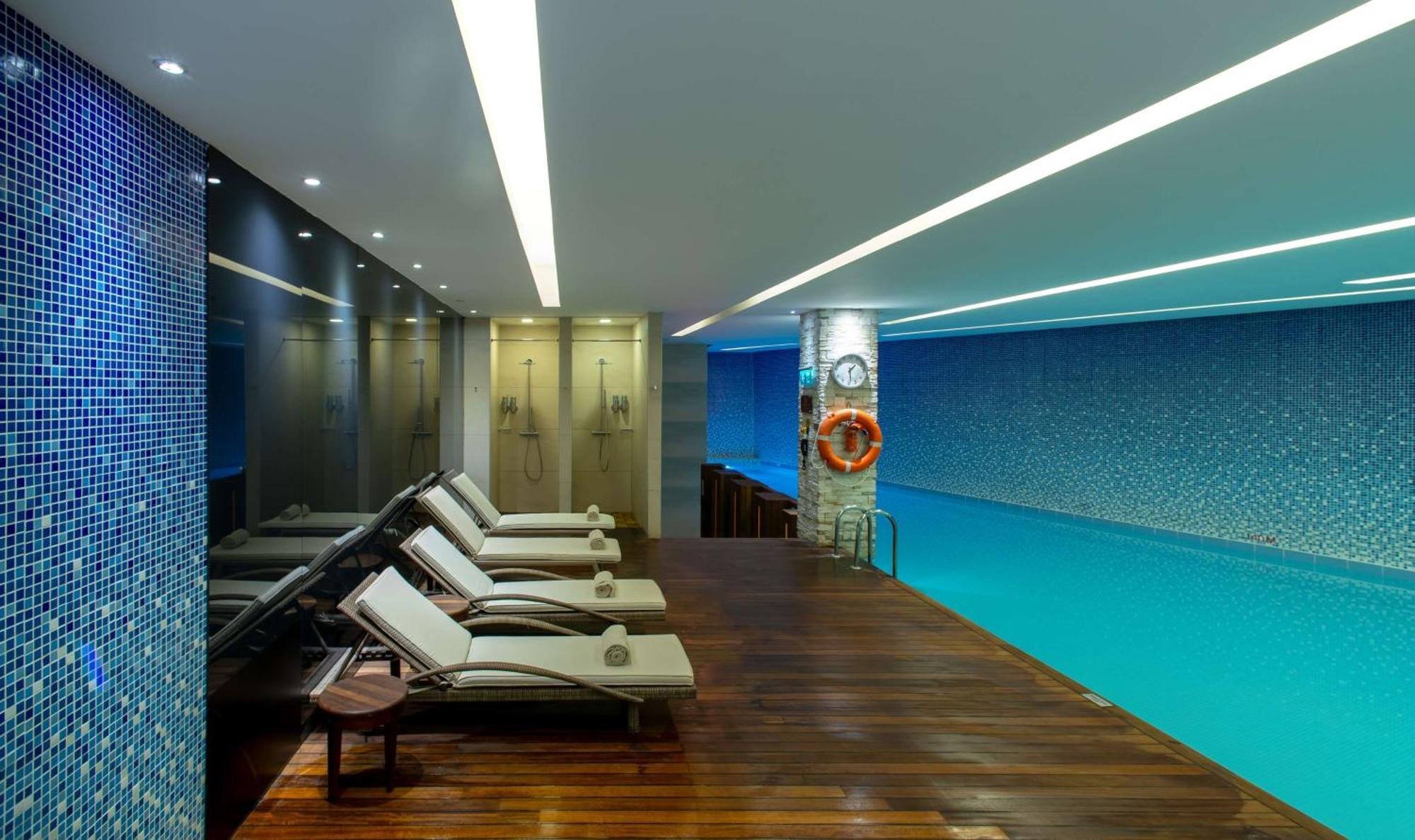 Doubletree By Hilton Istanbul - Moda Exterior foto The swimming pool at the hotel